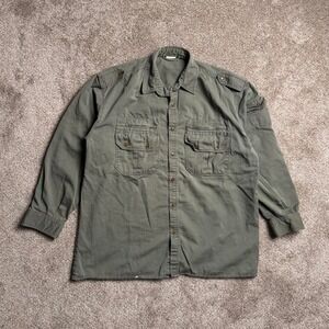 MILITARY GREEN ZIPPER POCKET BUTTON UP